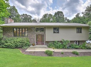 532 Ramblewood Dr, Mt Carmel, TN 37645