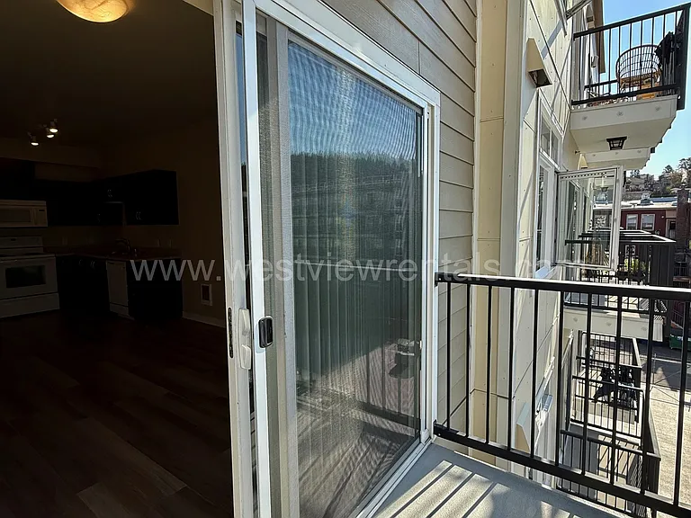 200 E Maple St — Photo 193