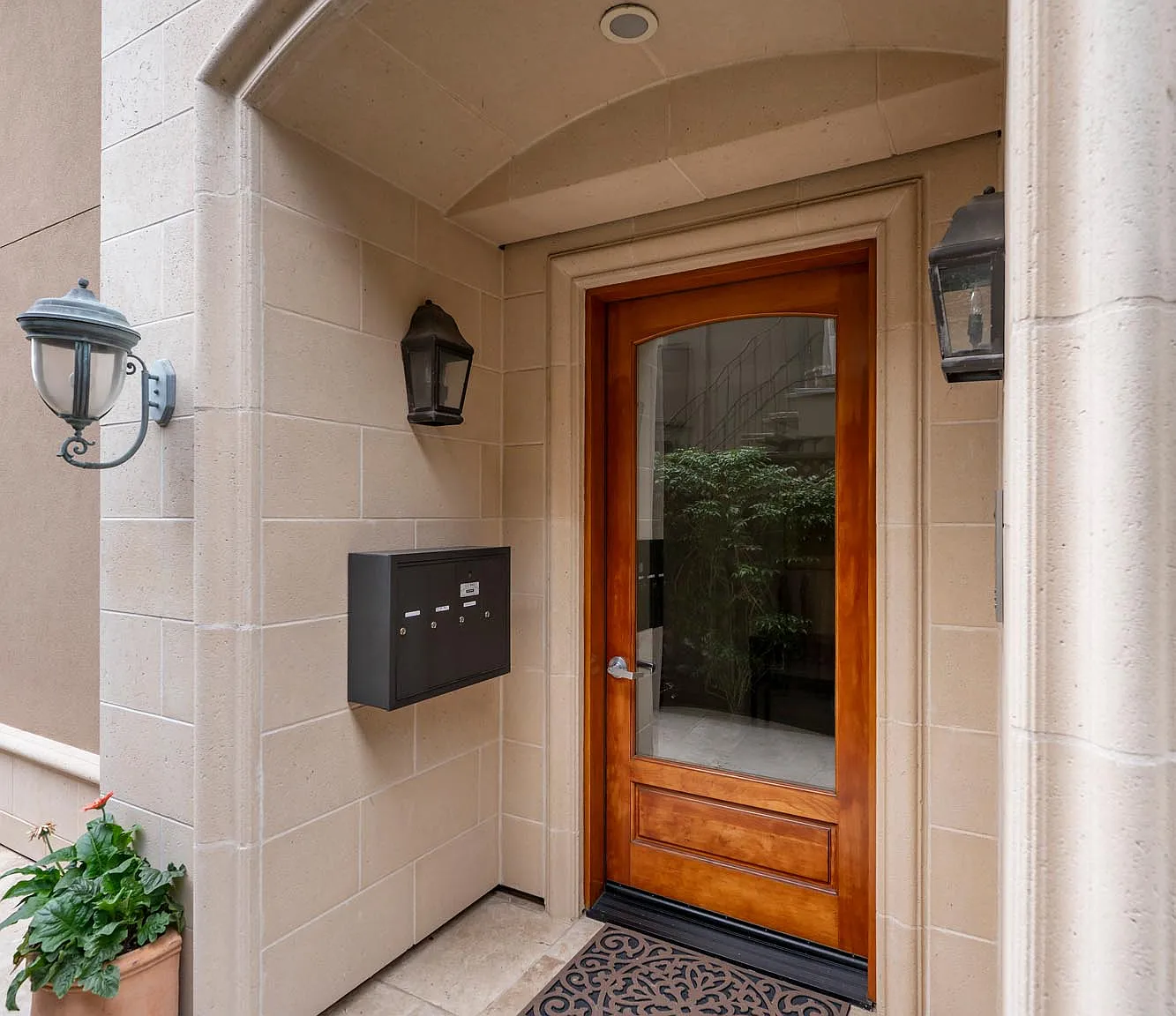 2 bed, 2.5 bath, 2083 sqft, $7,000 — Photo 2