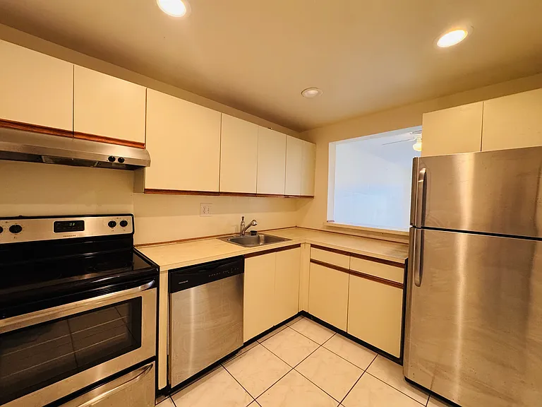 8025 Colony Cir S — Photo 2