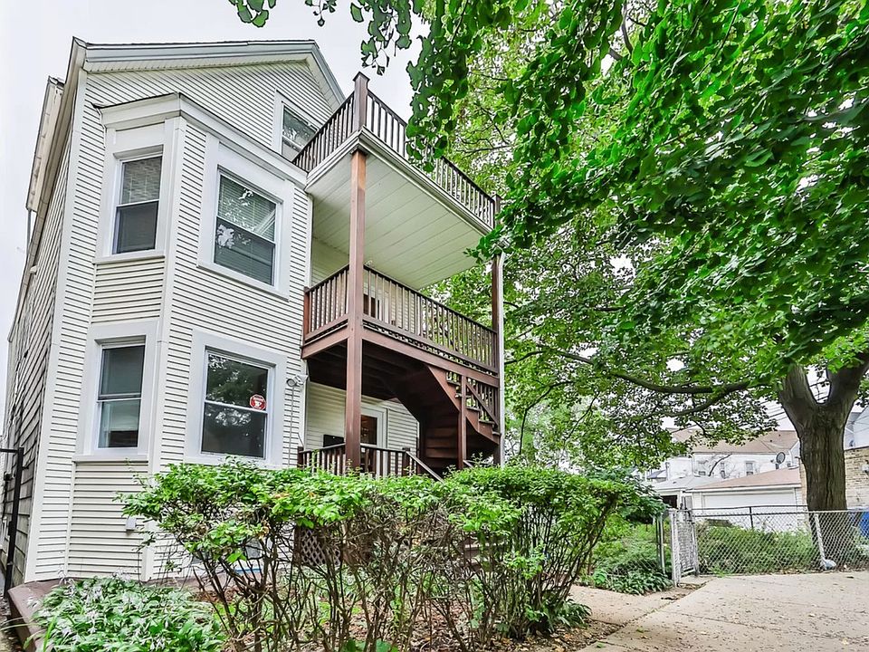1st image of 3657 W Oakdale Ave #1