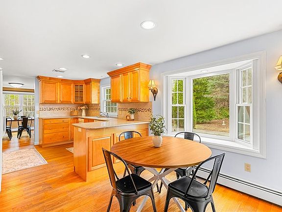 4th image of 90 Bow St