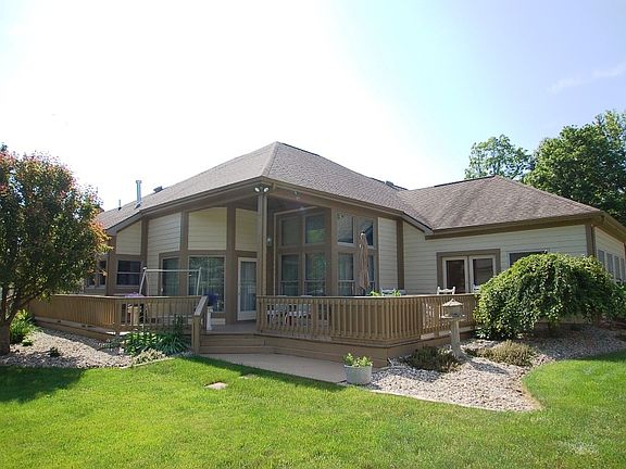2nd image of 706 Woodland Ct