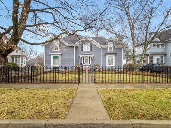 1004 Pearl St, Belvidere, IL 61008