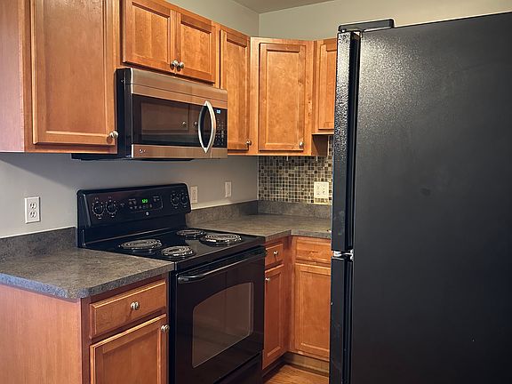 3rd image of 2440 Parmenter Blvd #205