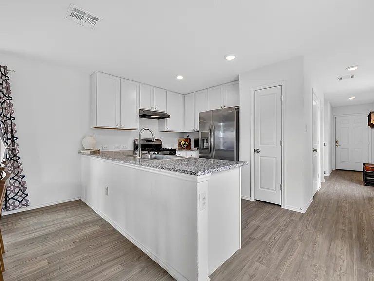8183 Nube Medina — Photo 7