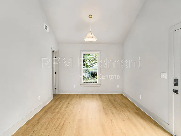 1081 Hill St SE #E — Photo 2