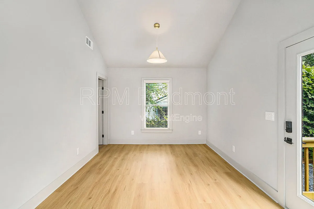 Building Photo - 1081 Hill St SE #E