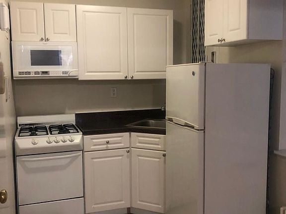 3rd image of 951 Amsterdam Ave #2AA