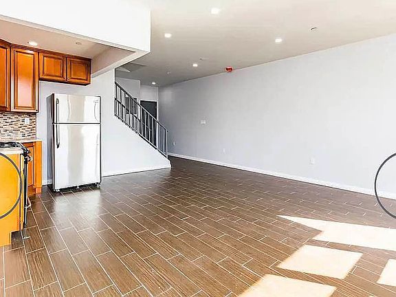 4th image of 615 Saint Johns Pl #3E