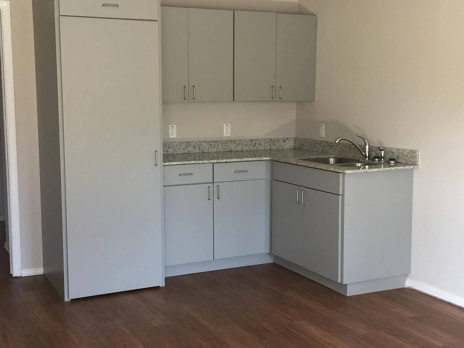 1504 E Allen Rd — Photo 2
