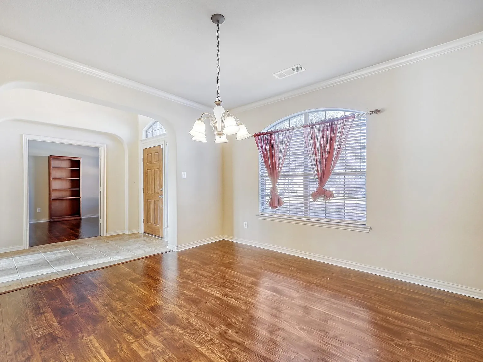 4 bed, 3.5 bath, 3796 sqft, $3,800 — Photo 4
