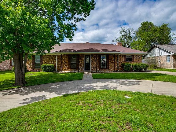 3rd image of 302 Creekside Dr
