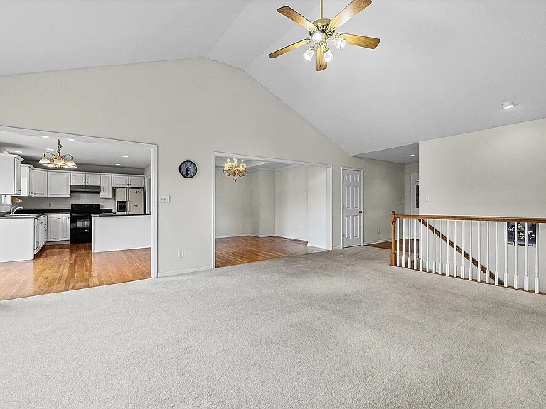 4200 Cedar Crest Ln — Photo 4