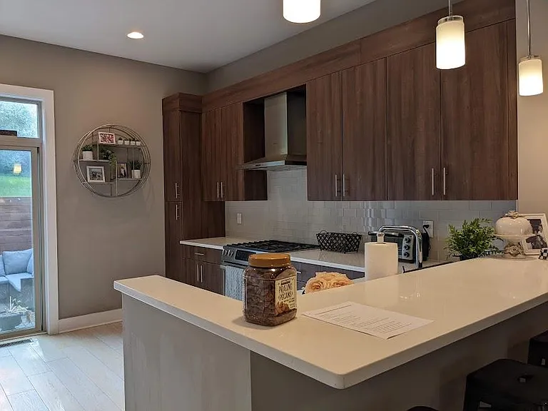 740 S Columbus Blvd — Photo 5