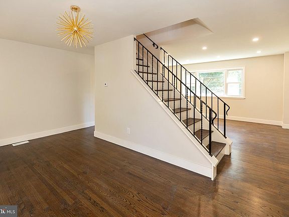 2nd image of 116 Laureba Ave