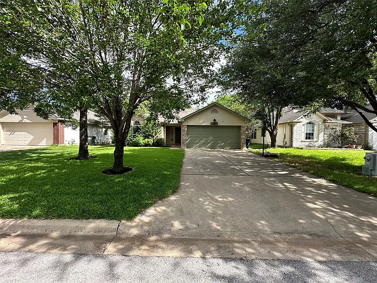 1217 Nightshade Ln — Photo 2