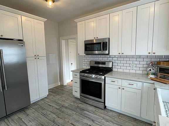 3rd image of 203 E 66th St
