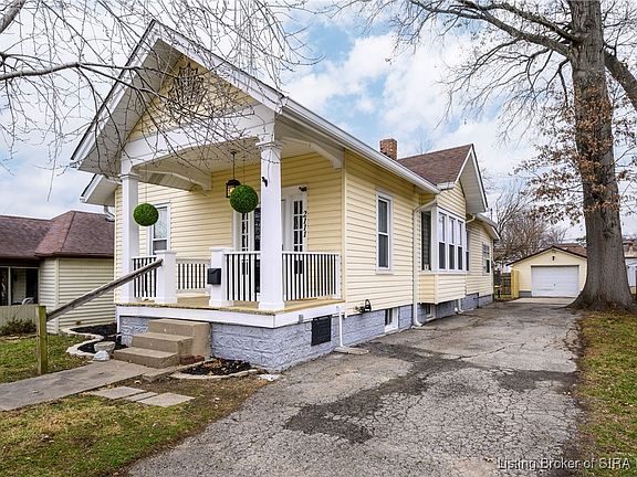 3rd image of 2111 McLean Avenue