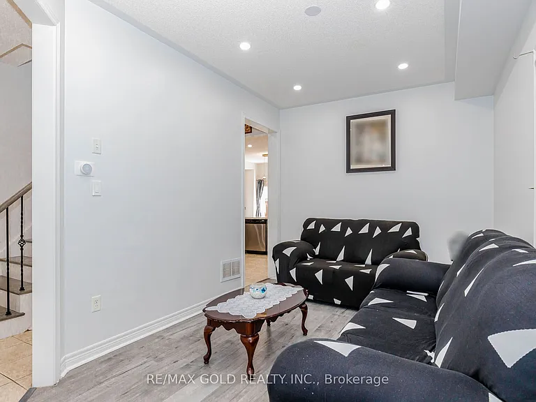 93 Footbridge Cres #UPPER LEVEL ONLY — Photo 6