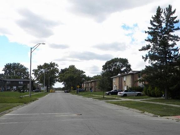 Exterior Neighborhood (street photo)