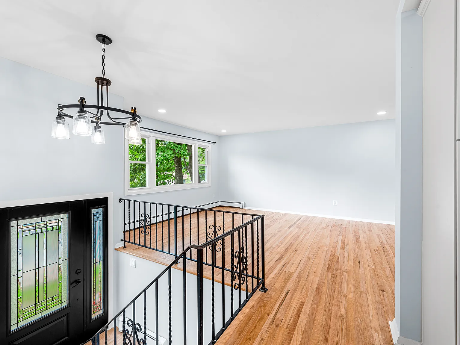 4 bed, 1.5 bath, 1636 sqft, $4,000 — Photo 3