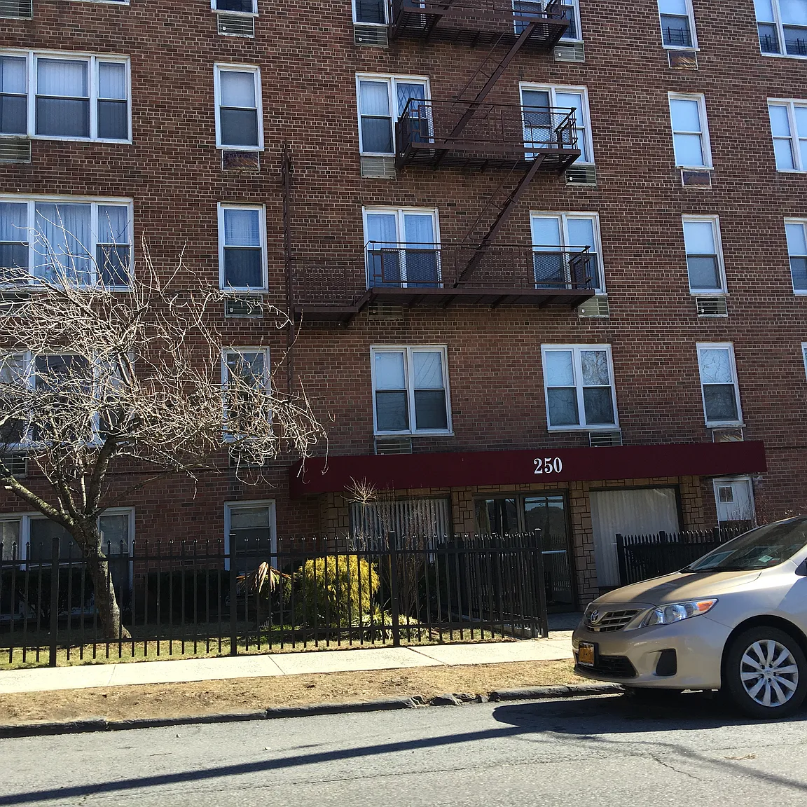 250 N Broadway 2h #2H photo 1