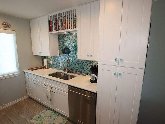 3rd image of 402 Nassau Dr