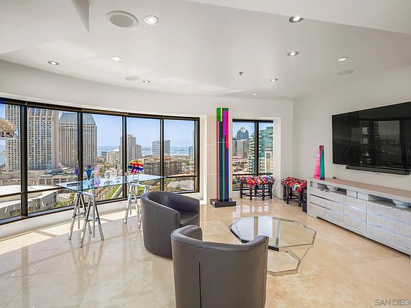 3rd image of 100 Harbor Dr Unit 2205