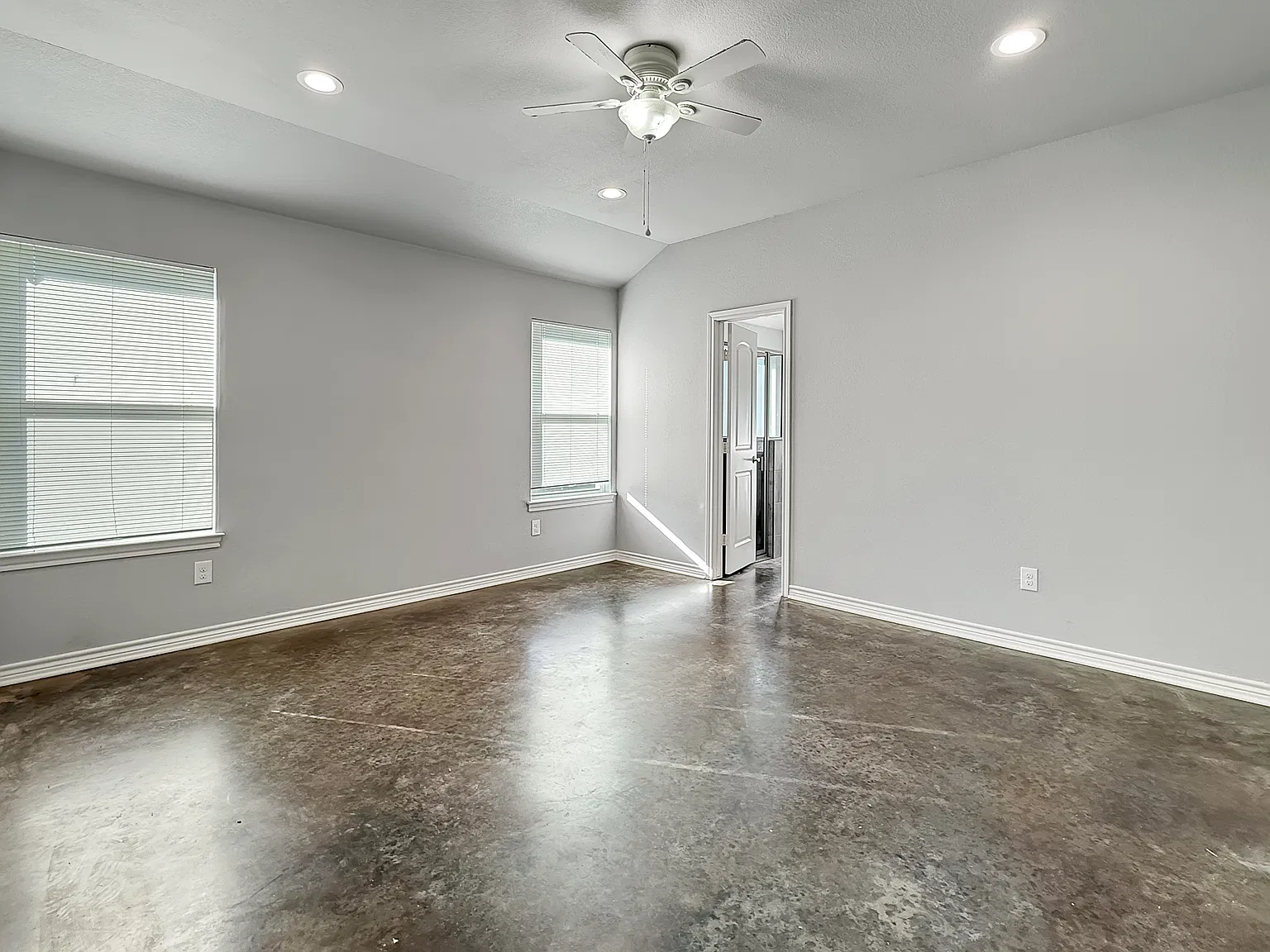 3 bed, 1527 sqft, $2,100 — Photo 3