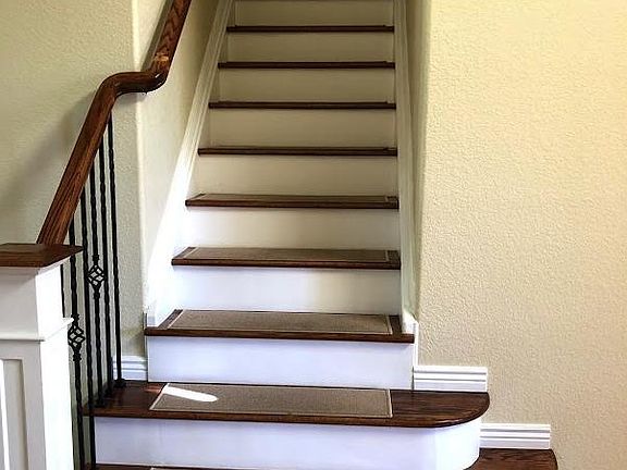 3rd image of 922 Sandstone Way