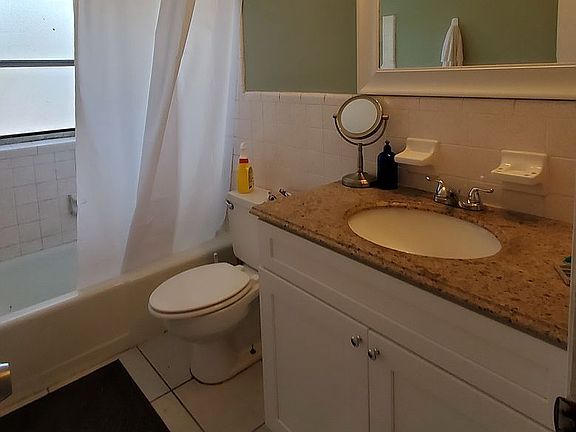 3rd image of 506 W Jasmine Dr APT 1
