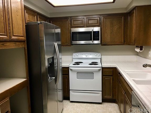 4th image of 21500 Califa St Unit 113