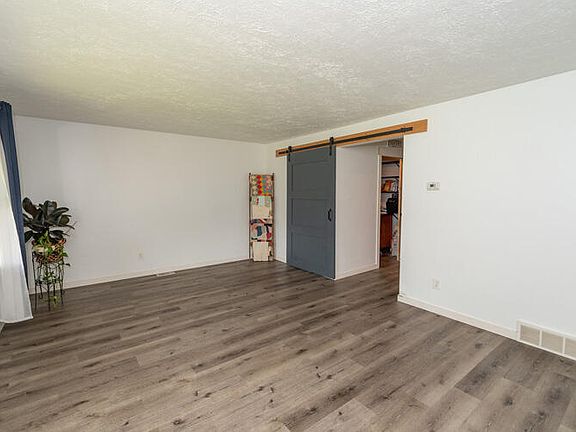 4th image of 5571 Jill Anne Dr