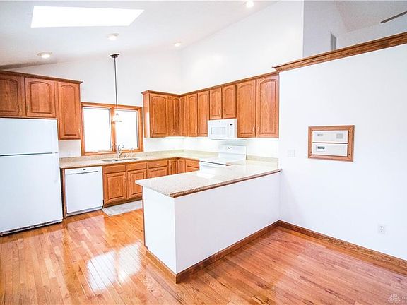 5th image of 10 Laurel Bnd