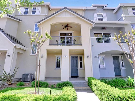 2nd image of 923 Kestral Way