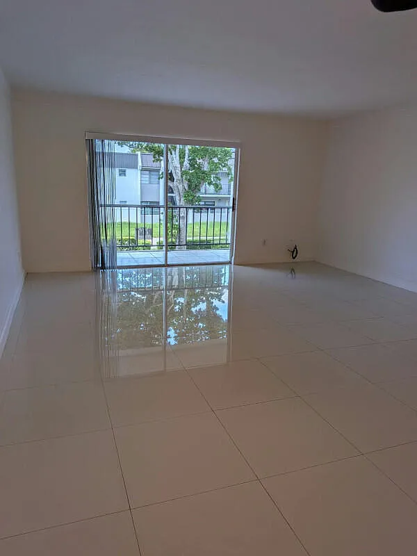 2 bed, 1.0 bath, 891 sqft, $2,000 — Photo 3