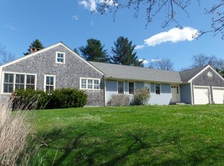 75 Robin Hill Ln, Lakeville, CT 06039