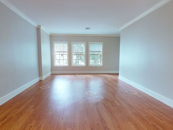 286 Main St #101
