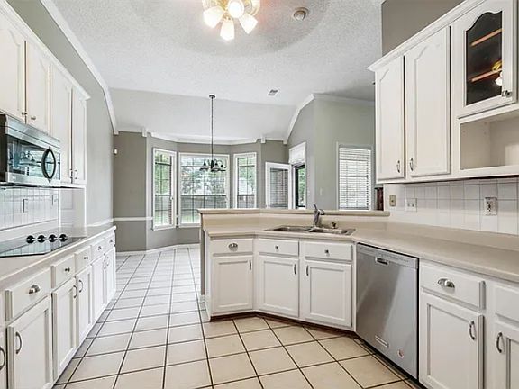 Screenshot 2025-10-21 at 13-48-50 6330 Eagle Valley Cv Bartlett TN 38135 Zillow_10212025