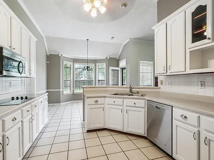Screenshot 2025-10-21 at 13-48-50 6330 Eagle Valley Cv Bartlett TN 38135 Zillow_10212025