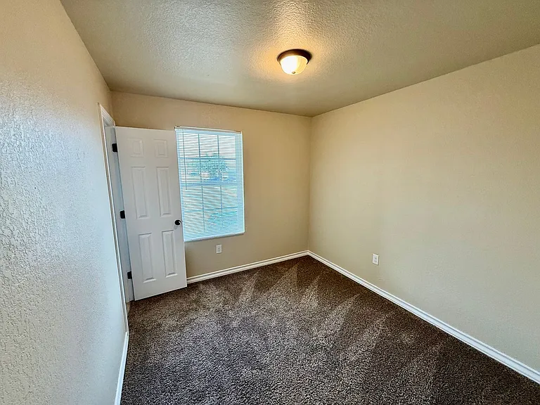 5742 Golf Hts — Photo 14