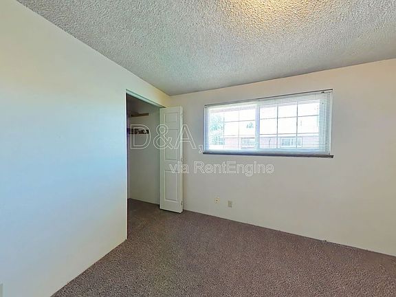 4th image of 619 SE Lilly Ave