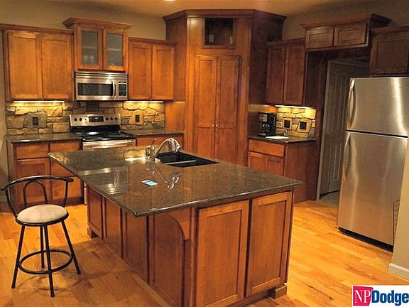 5th image of 337 Arbor Dr