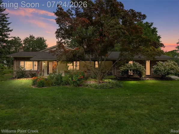 340 Donegal Dr, Rochester Hills, MI 48309