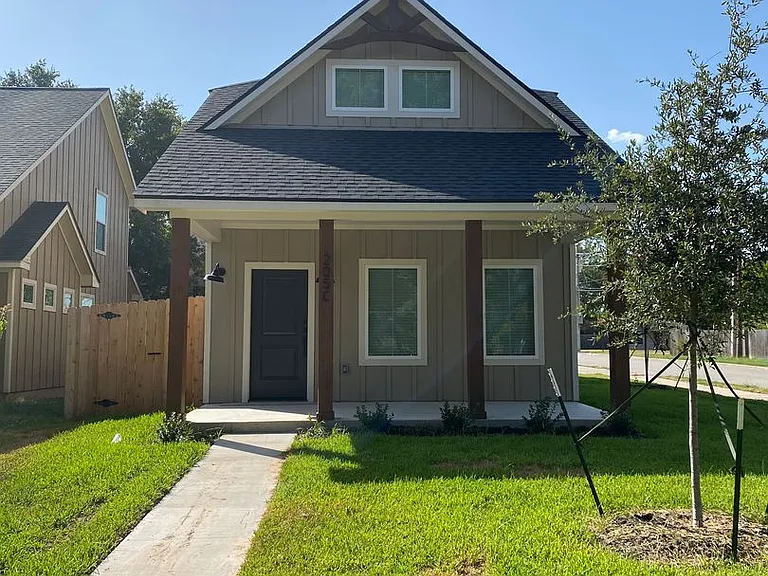 205 Sterling St — Photo 19