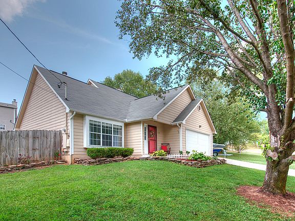 2nd image of 3139 Kingsmore Dr