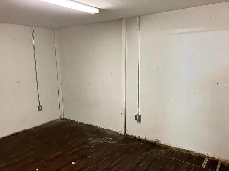 320 Hudson Ave #12 — Photo 8
