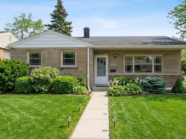 5441 Benton Ave, Downers Grove, IL 60515