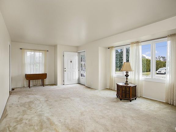 5th image of 161 Riverview Ave